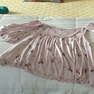 Woman’s off the shoulder Cloud Berry Combo top.